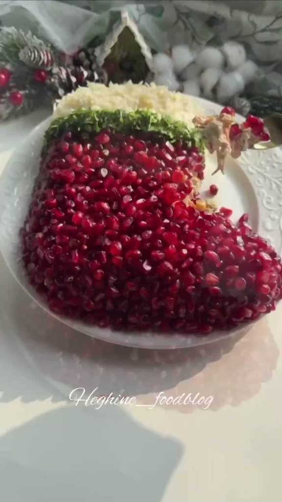 Праздничный салат с курицей и кукурузой