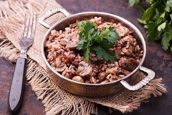 Теплый салат с грушей, орехами и сыром