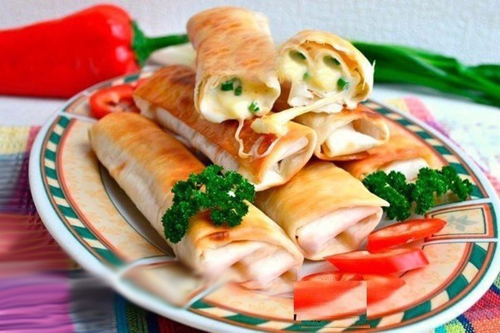 Жареный лаваш с сыром и зеленью