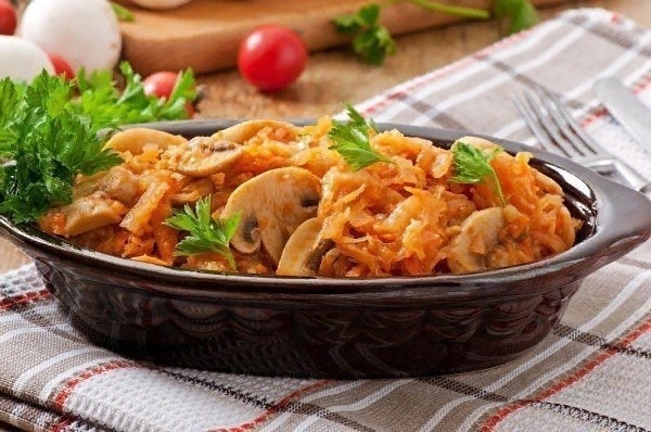 Капуста, тушеная с грибами и болгарским перцем