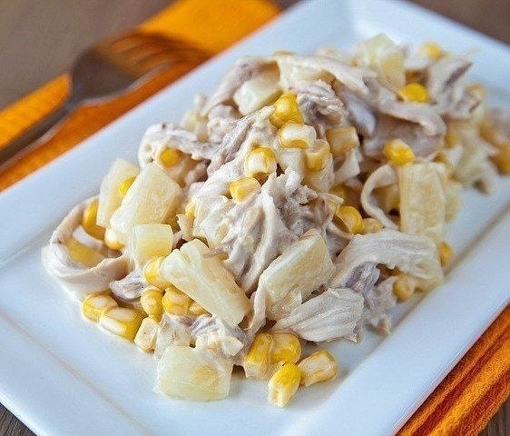 Легкий и сытный салат с курицей