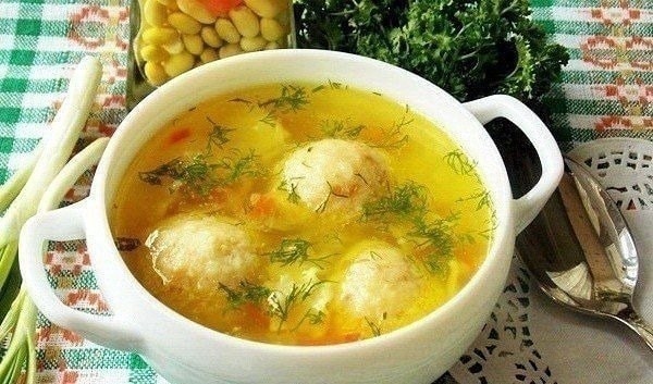 Куриный суп с нежными кнелями