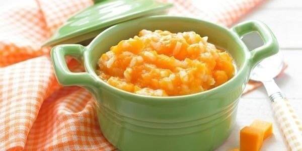 Овсяная каша с запеченными яблоками