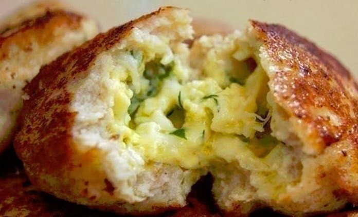 Куриные котлеты с начинкой из сыра и яйца