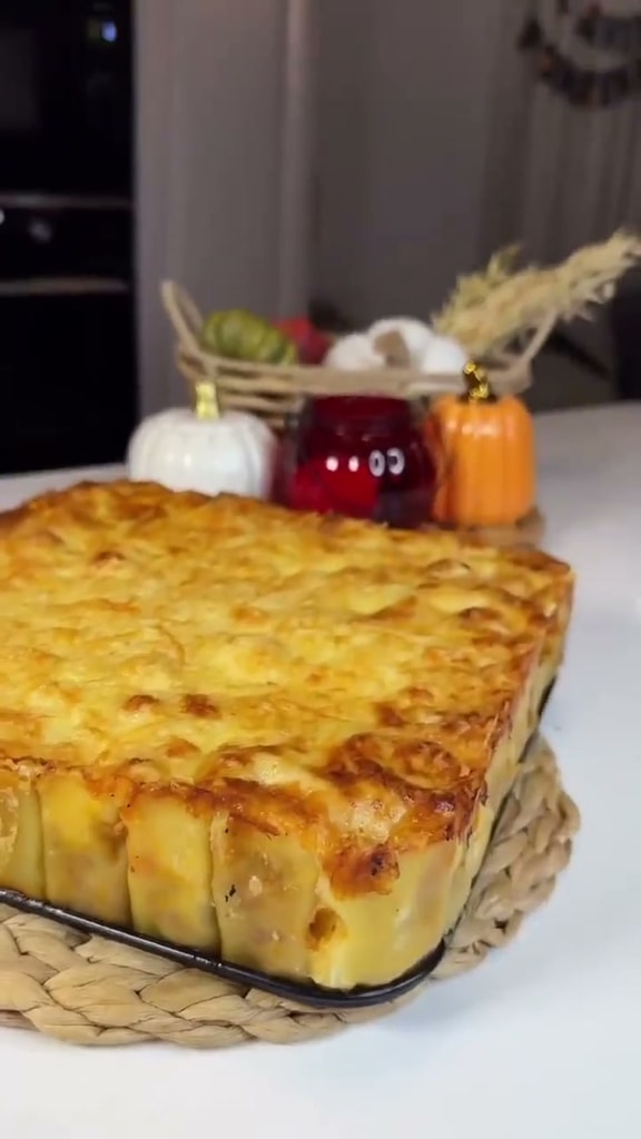 Каннеллони в духовке с мясным и белым соусом