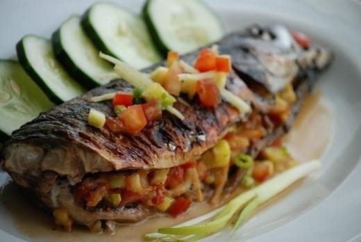 Скумбрия, запечённая с овощами