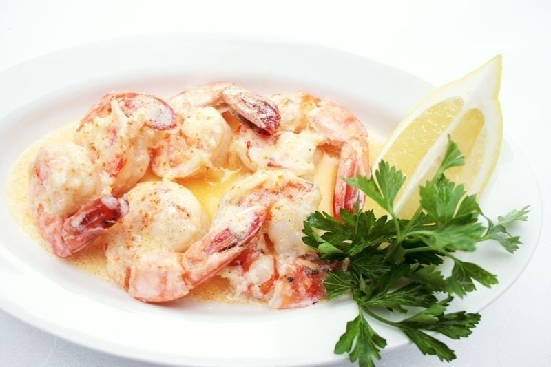 Салат с креветками и огурцом