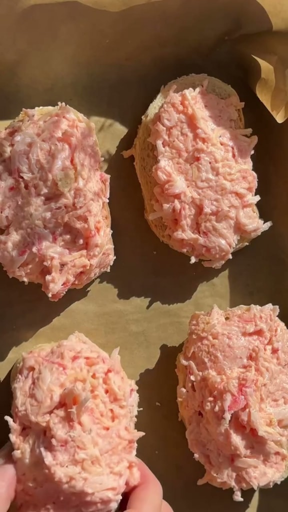 Горячая закуска из крабовых палочек