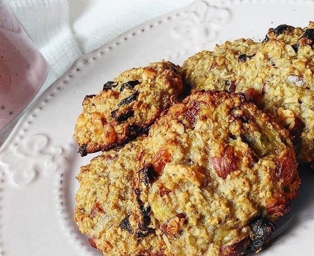 Овсяное печенье с бананом и сухофруктами
