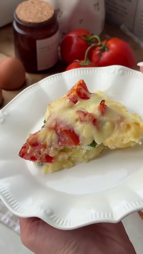 Картофельная запеканка с помидорами и сыром