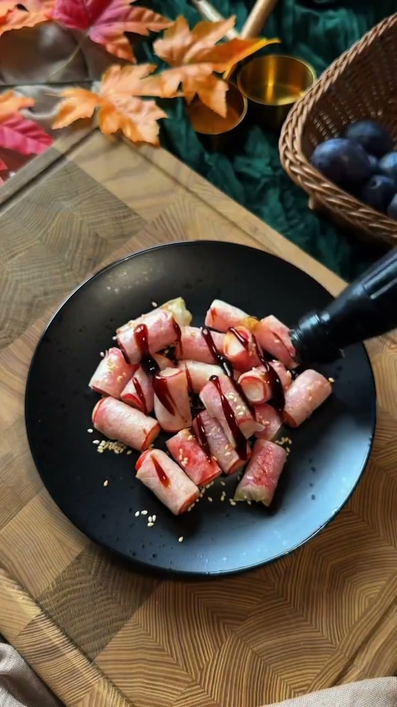 Хрустящие снеки из рисовой бумаги с крабовыми палочками