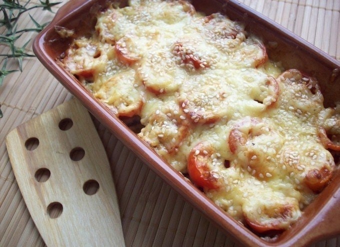 Кабачки, запеченные с грибами и помидором под сыром