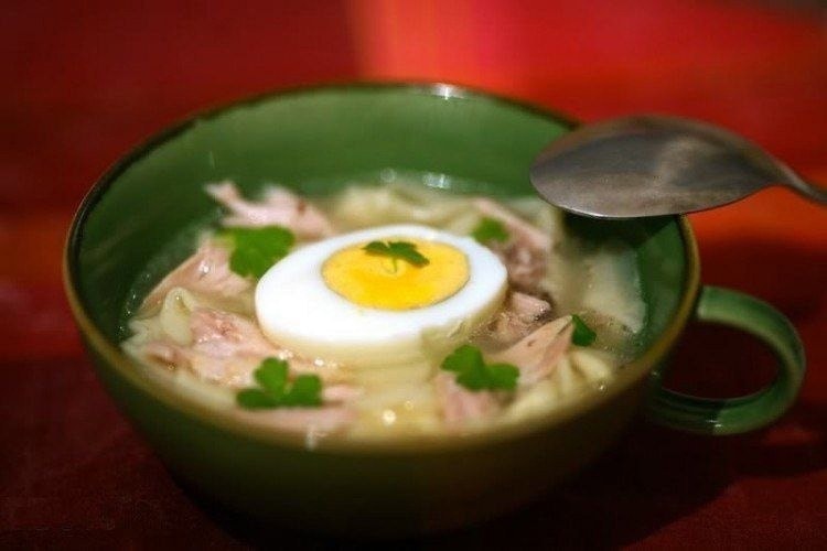 Куриный суп с яйцом