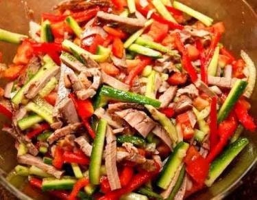 Овощной салат с говядиной