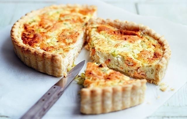 Пирог с курицей, болгарским перцем и творожной заливкой