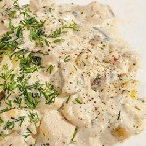 Куриное филе с грибами в сырно-сливочном соусе
