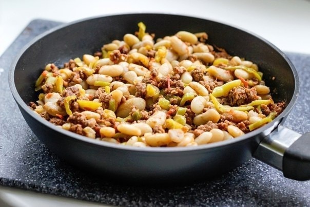 Белая фасоль с мясным фаршем и овощами