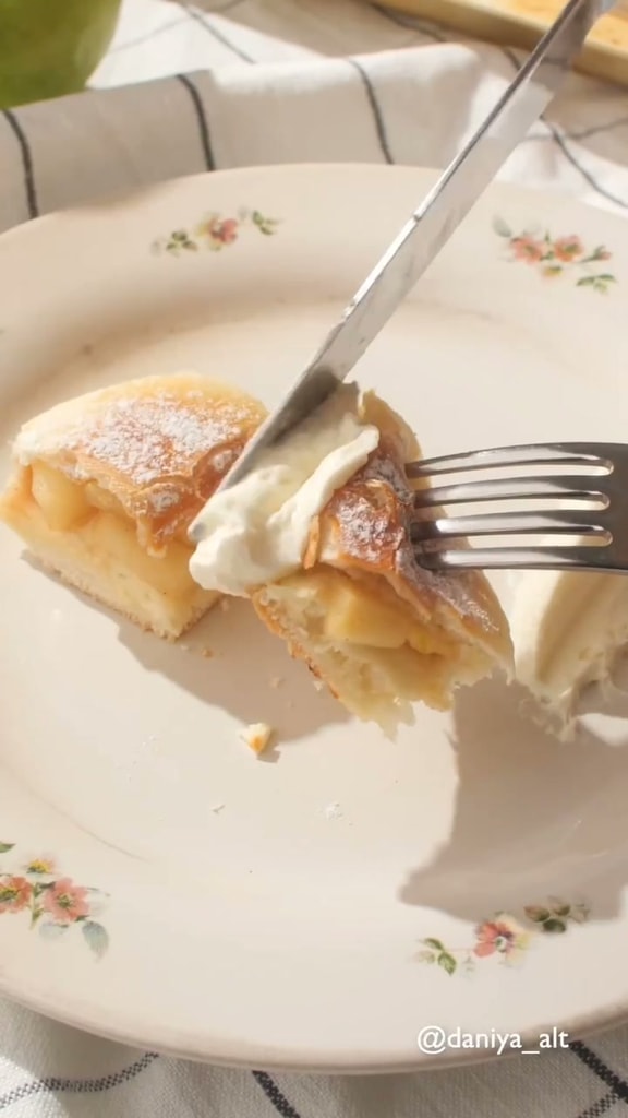 Дрожжевые булочки с яблоками