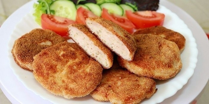 Диетические куриные котлетки с овсянкой