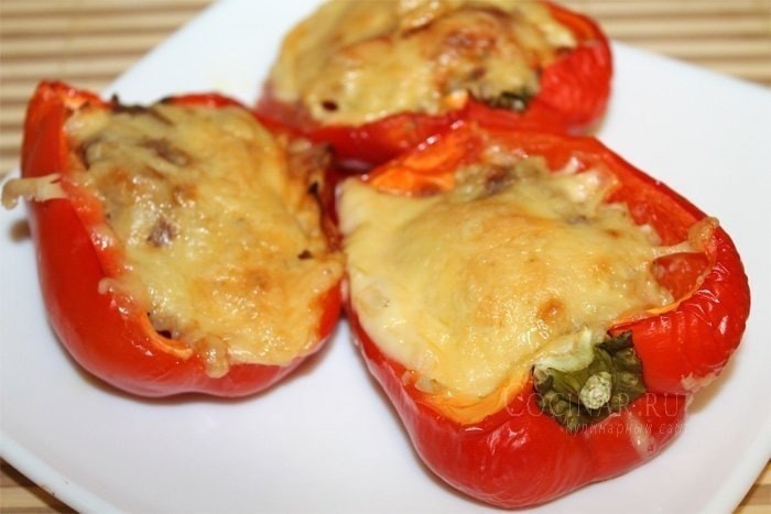 Фаршированные перцы с курицей и грибами