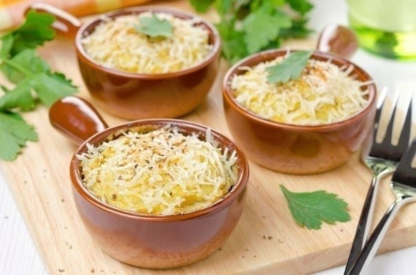 Запеканка с курицей под пюре из цветной капусты