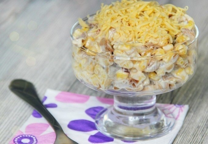 Грибной салат с кукурузой и сыром