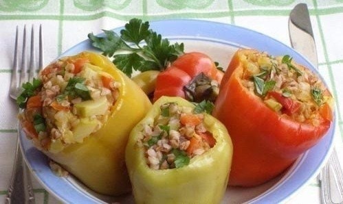 Перцы, фаршированные гречневой кашей