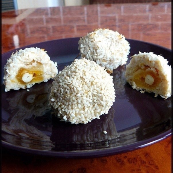 Творожные конфеты с курагой и орехами