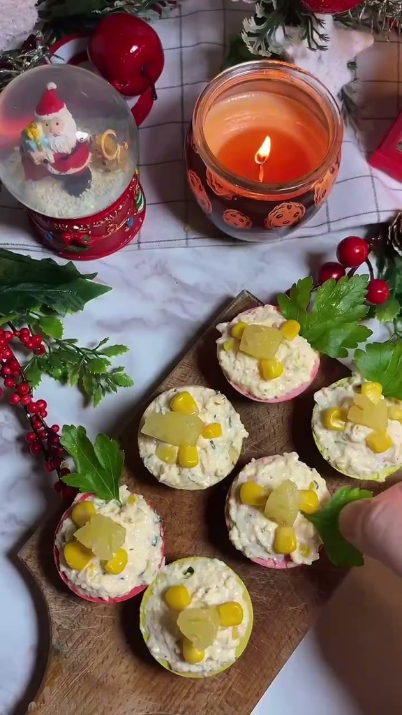 Тарталетки с крабовыми палочками и сыром