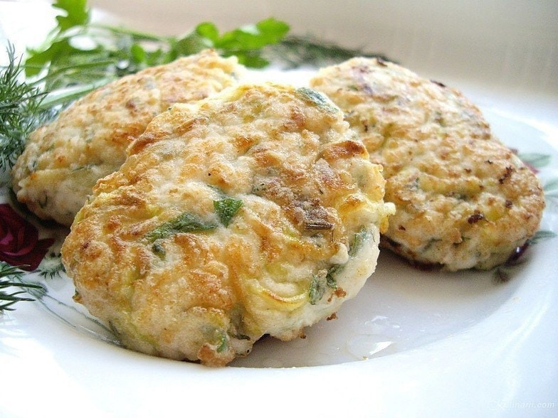 Котлеты из курицы и моркови на пару
