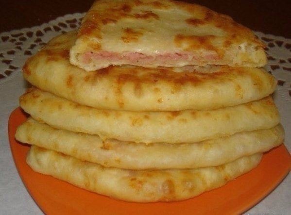 Сырные лепешки с ветчиной