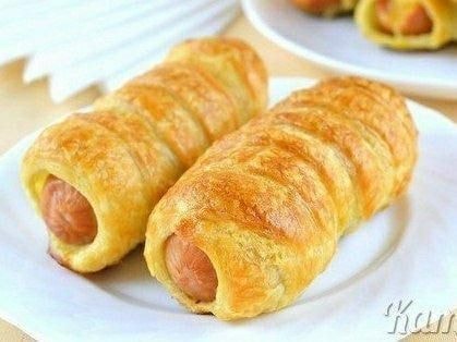 Сосиски в тесте из слоеного теста