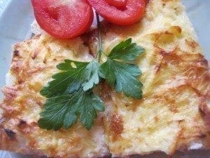 Курица запеченная под тертым картофелем