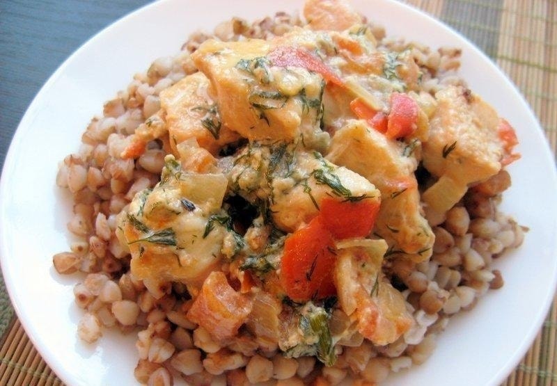 Гречка с куриным филе и овощами