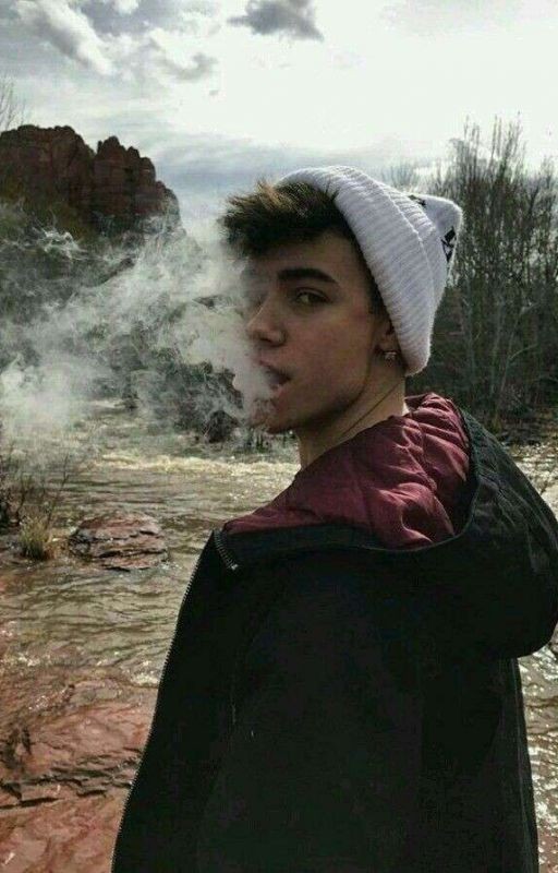Красивый , пошлый , злой