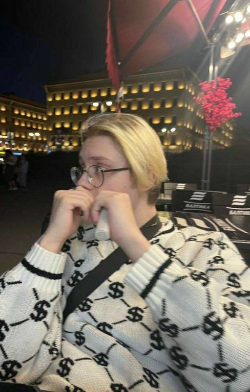 мне кажется или я его уже где то видела..?