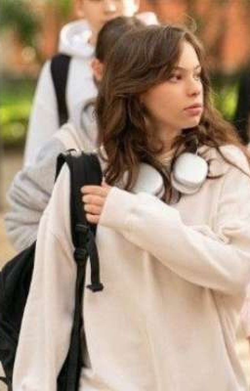 А ты вроде бы не музыкантка