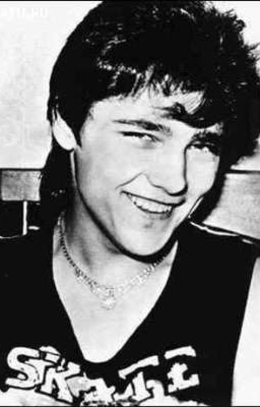 "Прекрасный мальчик вдруг светится перестал"