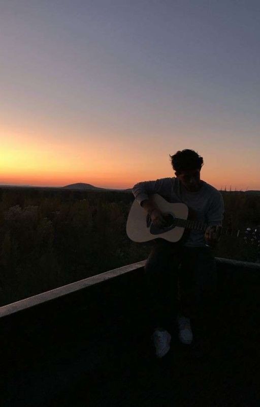 Парень из музыкального кружка