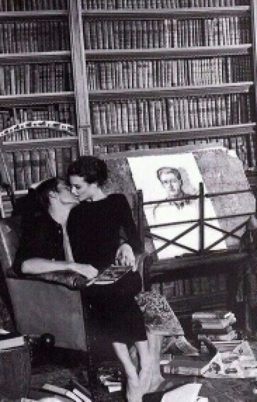 Черная кошка в черной комнате