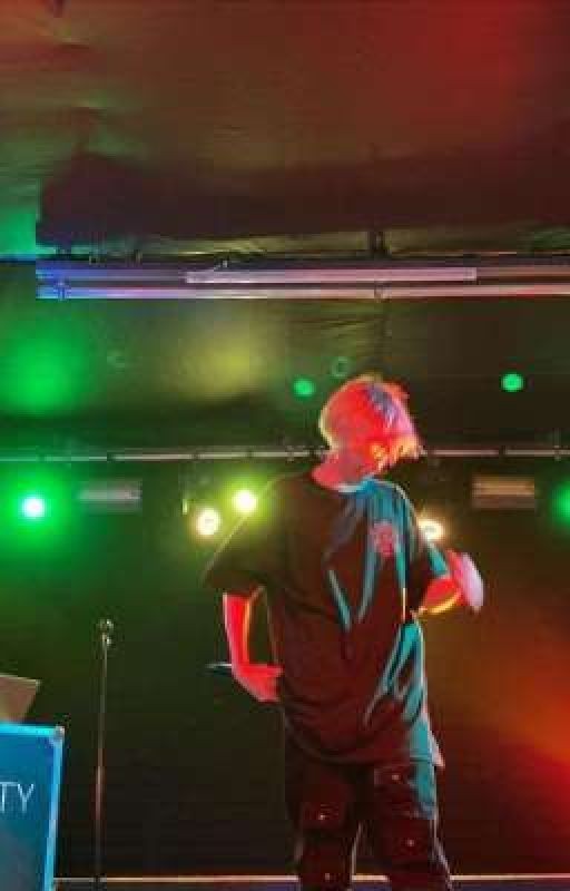 ты когда-нибудь улыбаешься?