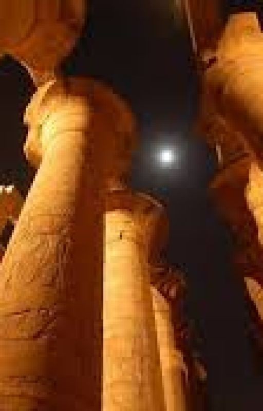 Ты лишь одна в ночи, в сиянье серебра