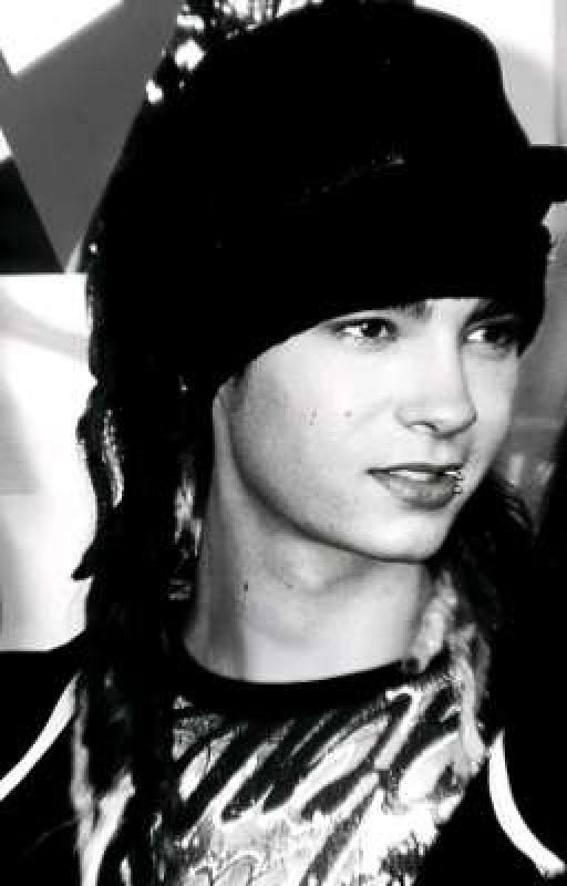 Враг который по ошибке теперь мой сосед по комнате | Том Каулитц