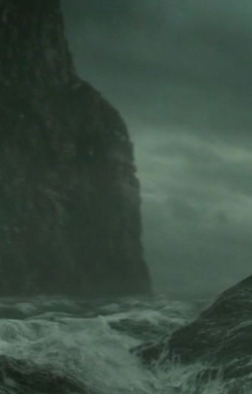 Под светом луны