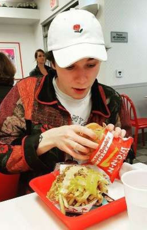 он мечтал о её улыбке