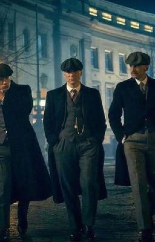 Острые козырьки: мужчина с голубыми глазами