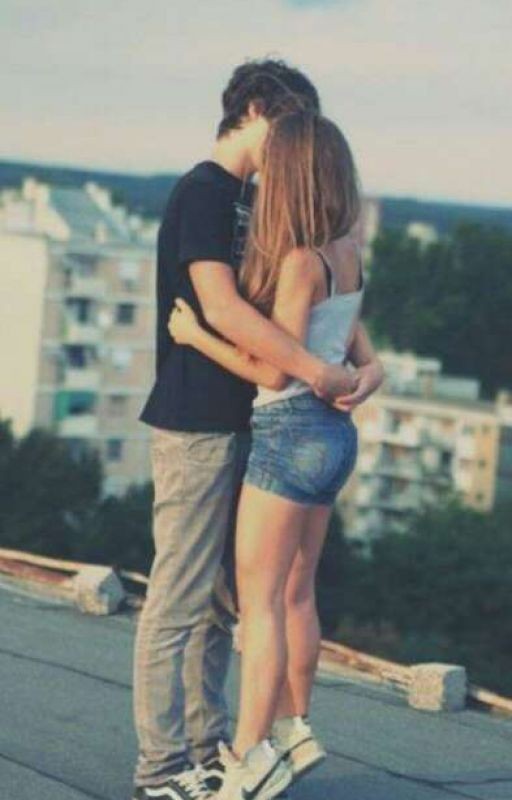 Она изгой,а он Элита