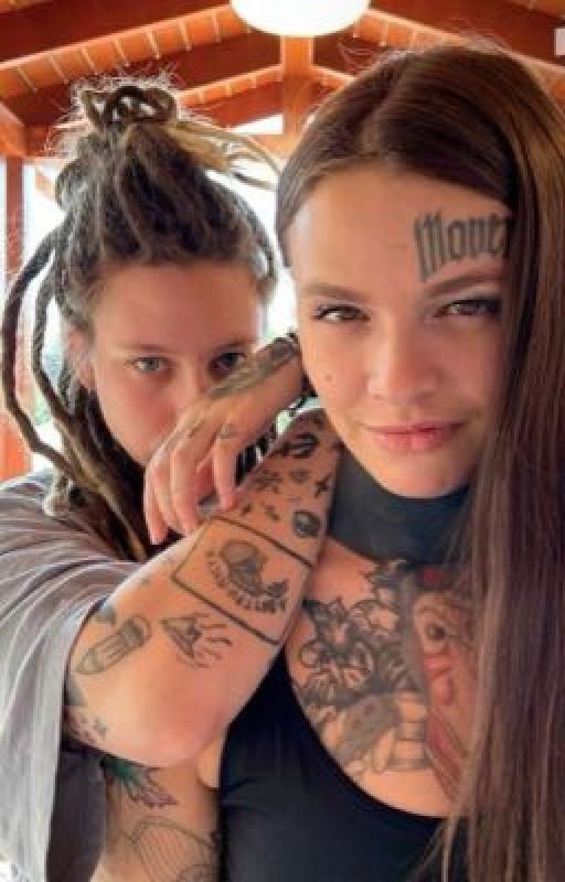 больше чем просто дружба ?