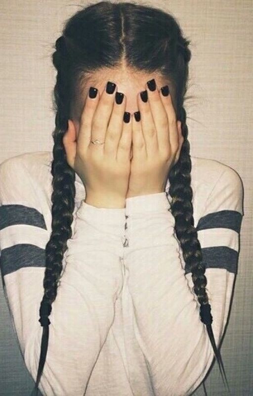 Жила бы себе спокойно, но нет, влюбилась же