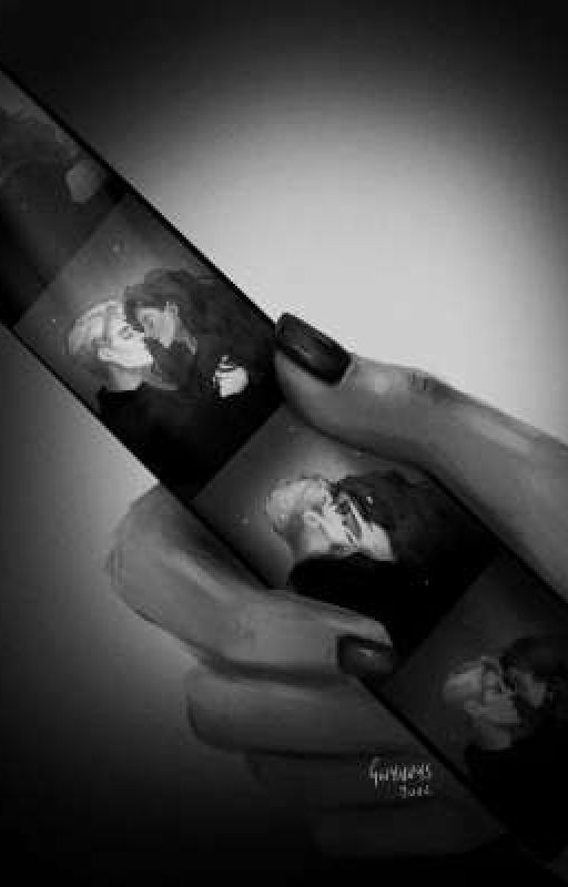 Портрет в библиотеке